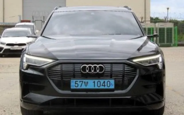 수원경차중고 e-트론 55 콰트로 매물 사진 1 - 2023/03 42,152km
